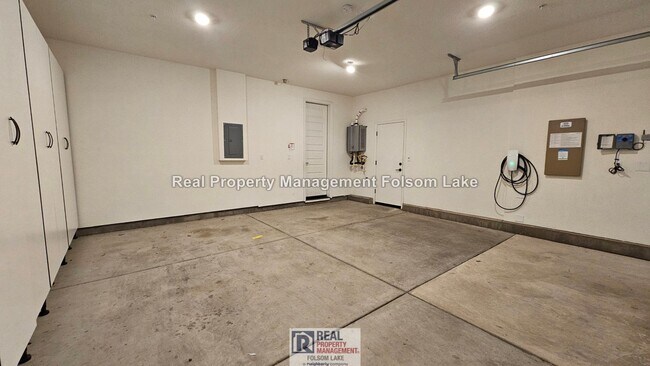 Building Photo - Upgraded 4 Bed + Loft | Solar | EV Charger | Outdoor Living | Folsom