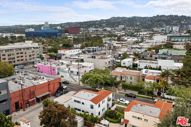 Building Photo - 8474 Oakwood Ave