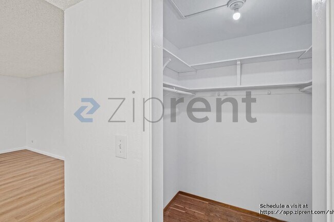 Building Photo - 60 Deerhaven Pl