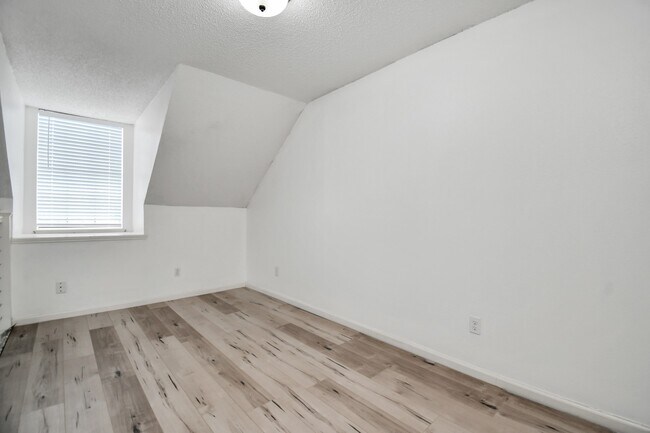 Building Photo - 2300 Old Spanish Trl