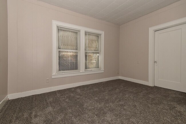 Building Photo - 3814 Roberts St