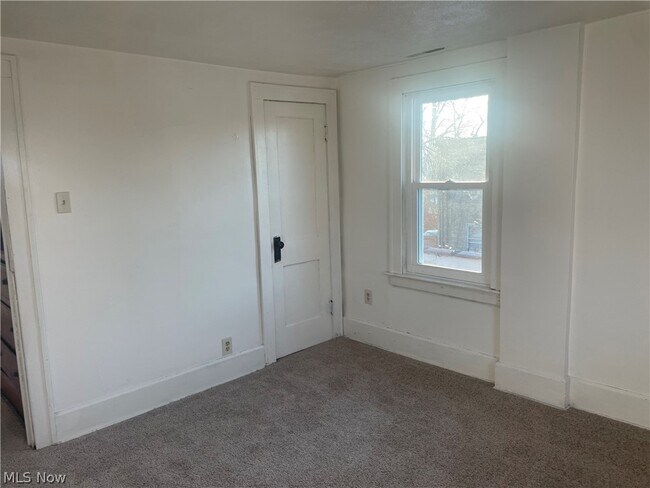 Building Photo - 958 E Wilbeth Rd