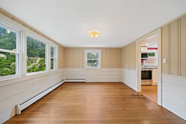 Building Photo - 334 N Main St