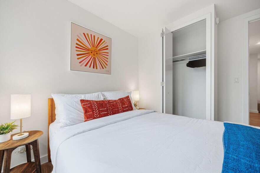 Building Photo - 68 W 37th St