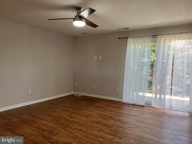 Building Photo - 406 S Spinnaker Ln