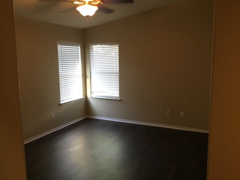 Building Photo - 1504 Kenwood Ct NW