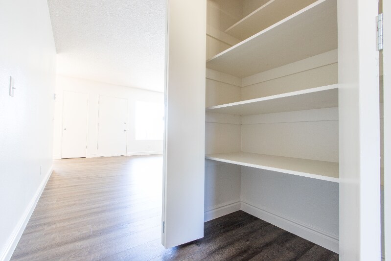 Building Photo - 1110 Meadow Lake Dr
