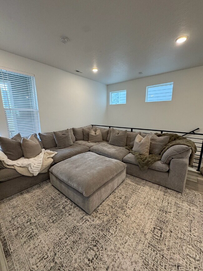 Building Photo - "Spacious 4-Bed Townhouse with Scenic Views & Rooftop Patio in American Fork!"