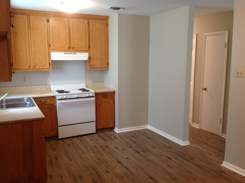 Building Photo - 2065 Marion Dr S