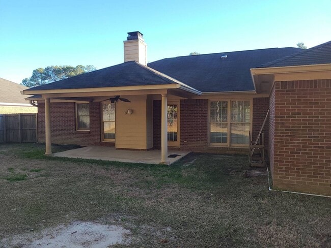 Building Photo - 4 BR 2Ba