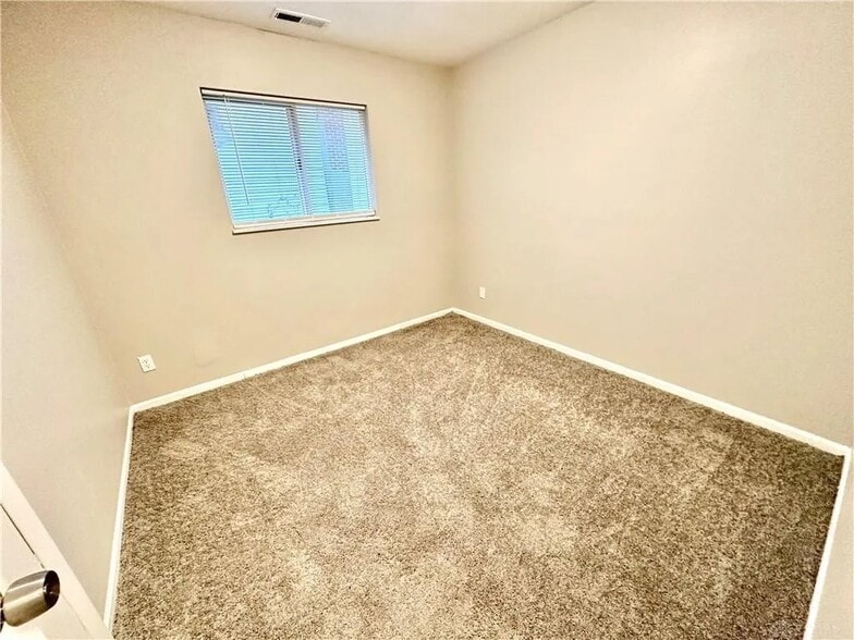 Building Photo - 309 Bridge St