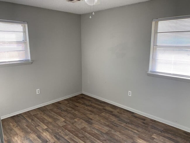 Building Photo - 9432 NE 14th St