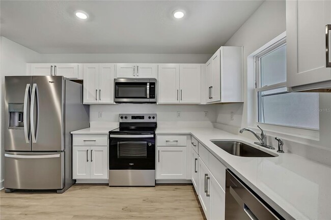 Building Photo - 3390 Dristol Ave