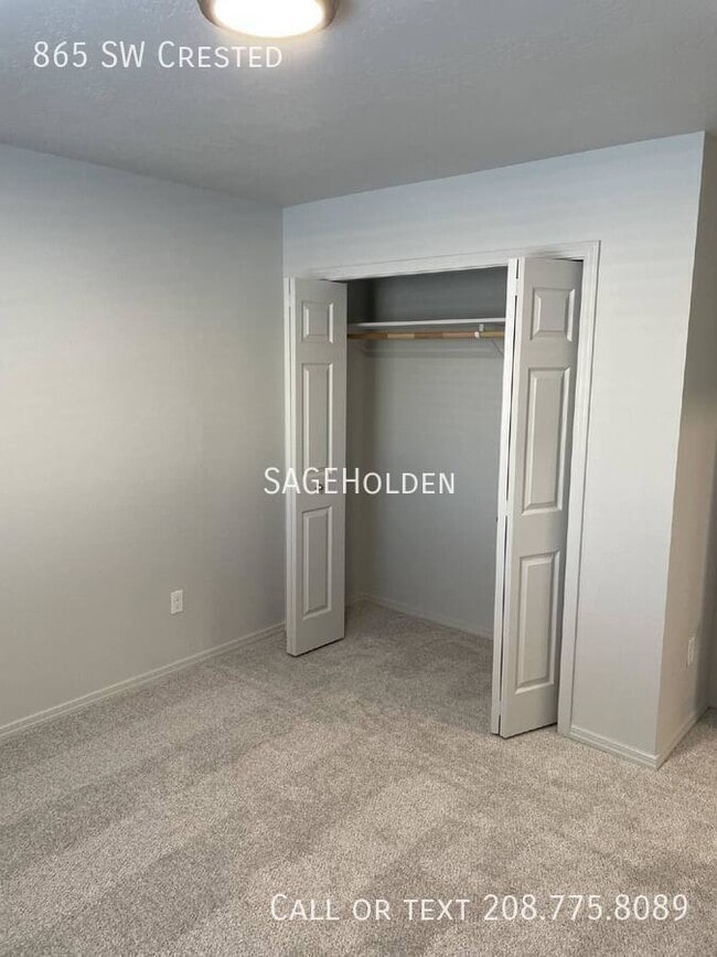 Building Photo - 865 SW Crested-