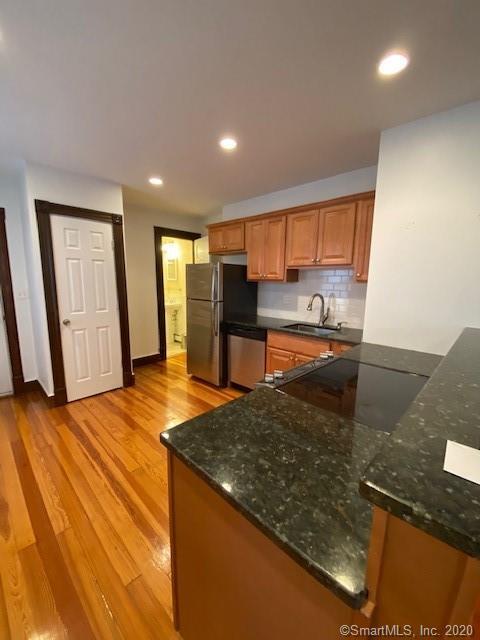 Building Photo - 174 Meadow St