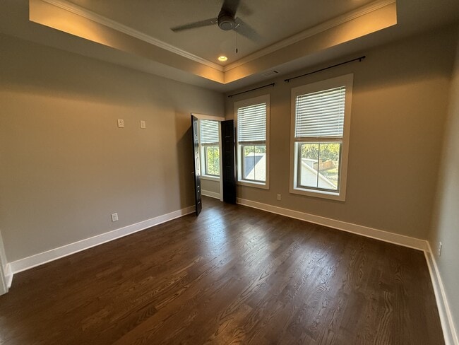 Building Photo - 942 Riverside Dr