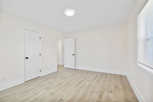 Building Photo - 512 E Branch St