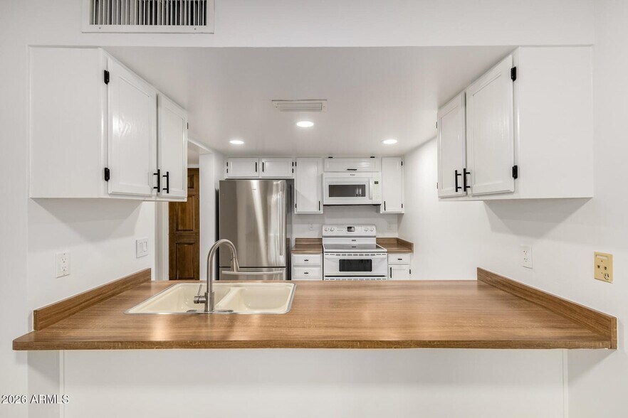 Building Photo - 3030 N Hayden Rd