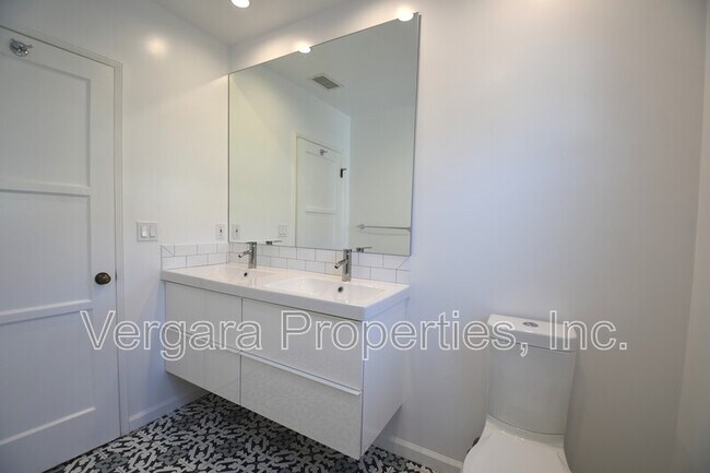Building Photo - 6531 W 85th St