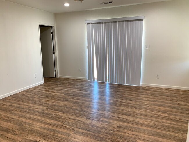 Building Photo - 3 Bedroom Home with HUGE yard!