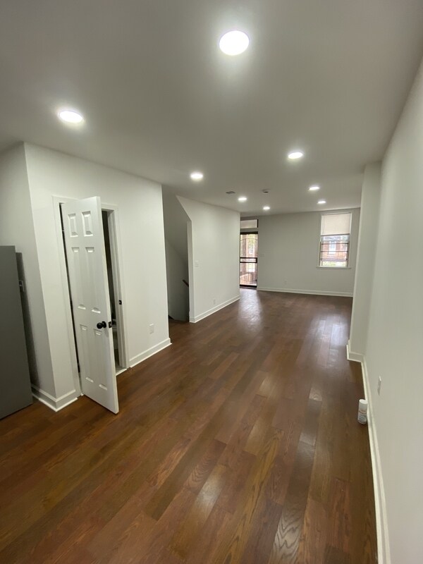 Primary Photo - 423 N Highland Ave