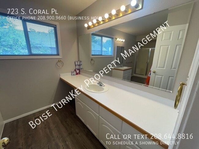 Building Photo - 723 S Coral Pl