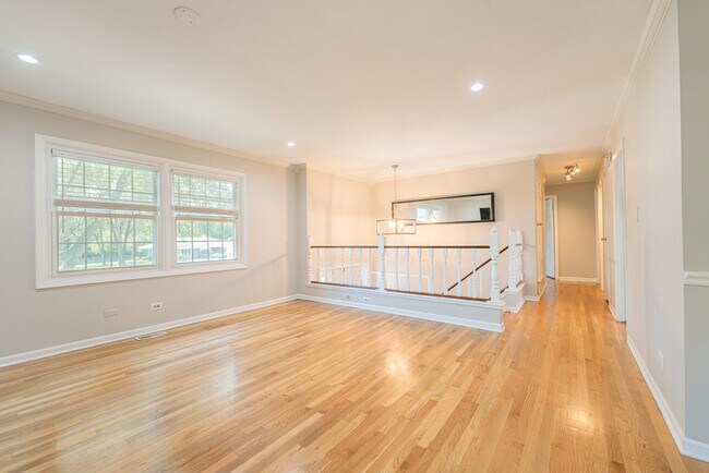 Building Photo - 21W458 Buckingham Rd