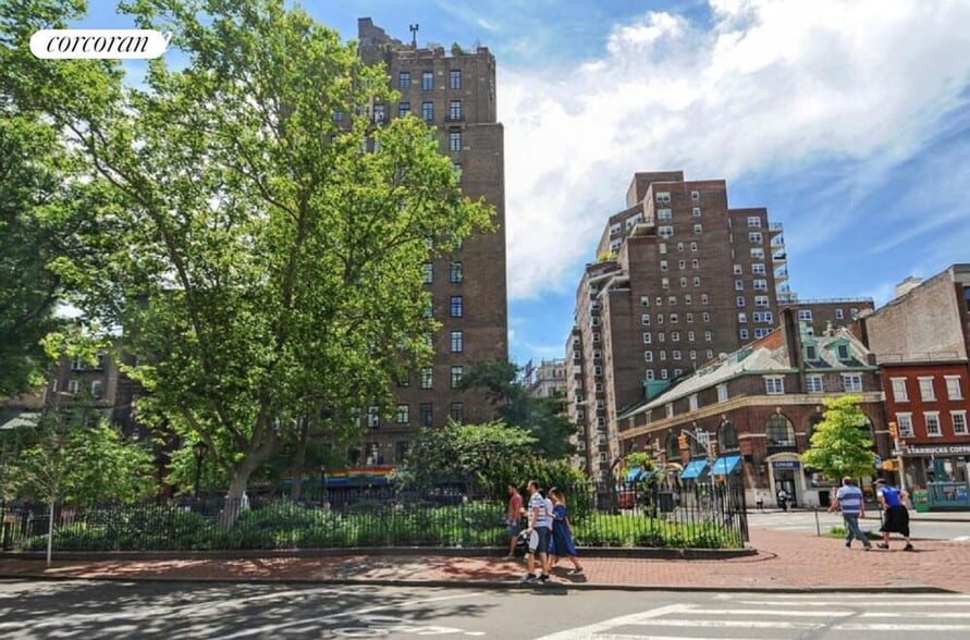 Building Photo - 163 W 10th St