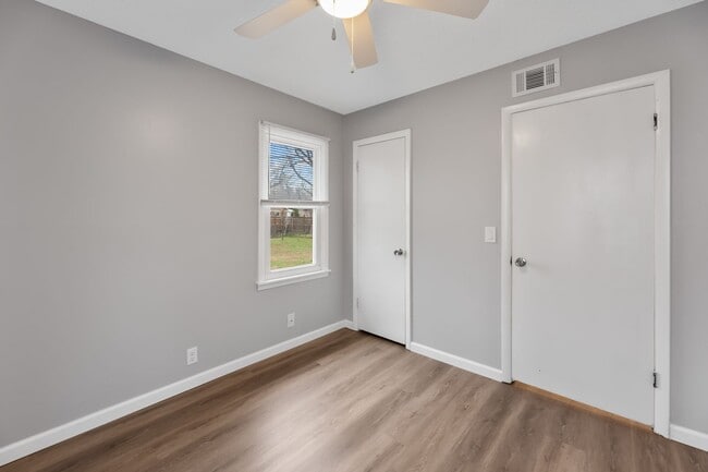 Building Photo - Move in ready - 2 Bed 1 Bath In Quiet Neig...