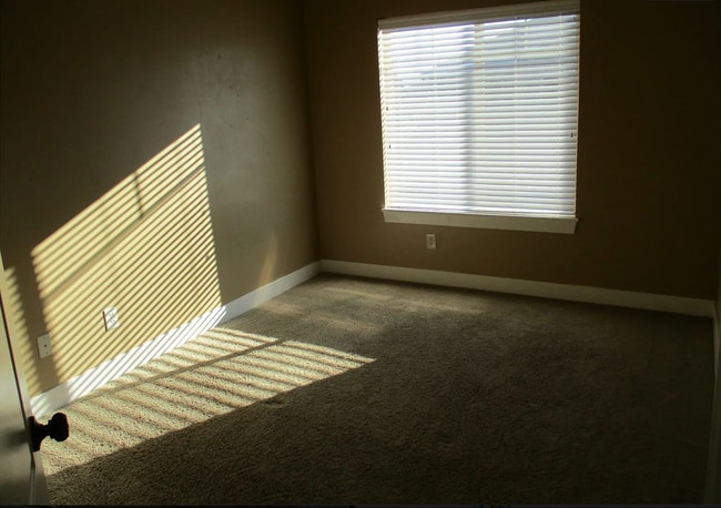 Building Photo - 193 N 350 W St