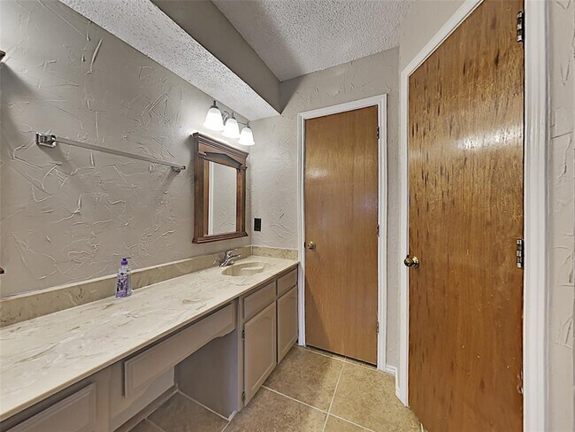 Building Photo - 6328 Hunters Glen Dr