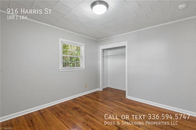 Building Photo - 916 Harris St