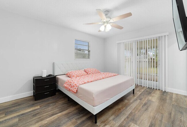 Building Photo - 181 SE Fallon Dr