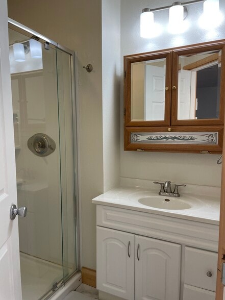 Bathroom - 1614 Custer St