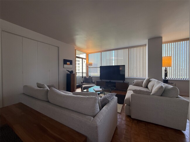 Building Photo - 15 Greenway Plz