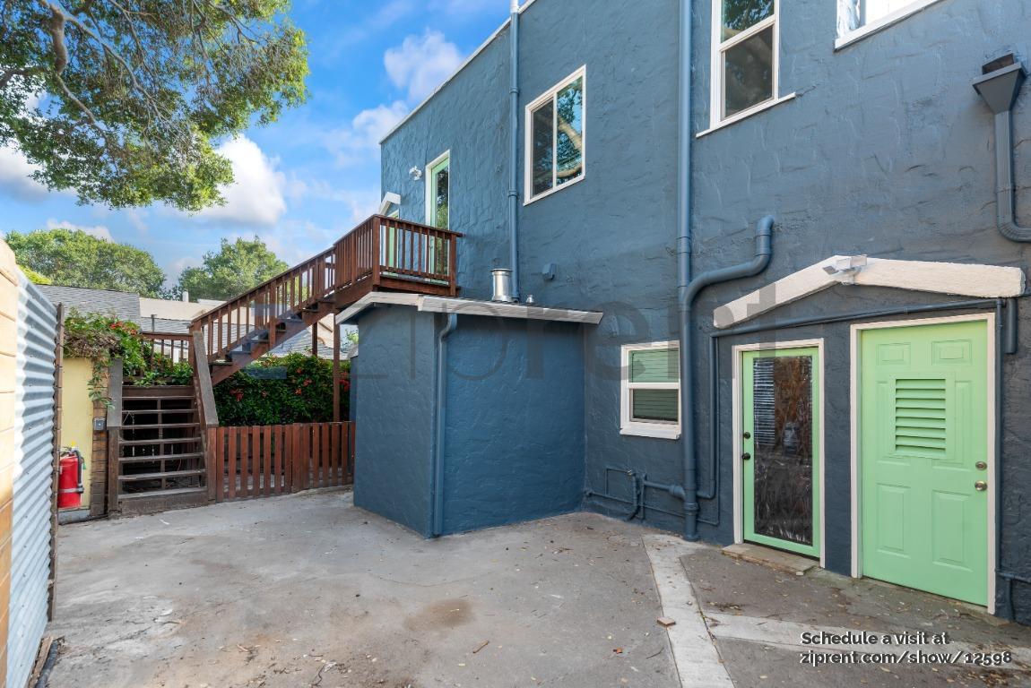 Building Photo - Unit A