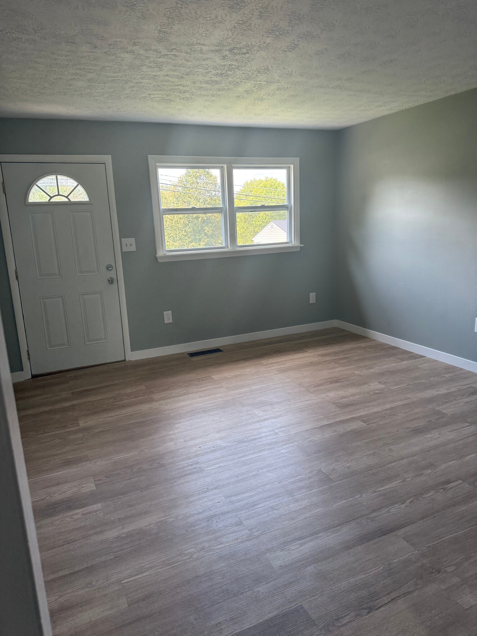 Living Room - 114 Waveland Ave