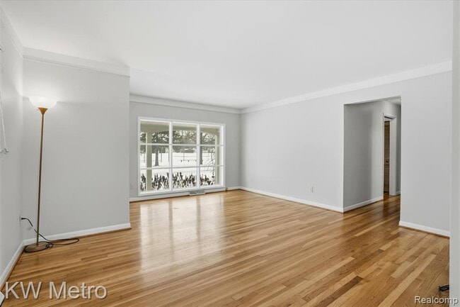 Building Photo - 1204 Montrose Ave