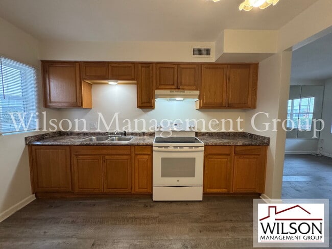 Building Photo - 210 E Yale St