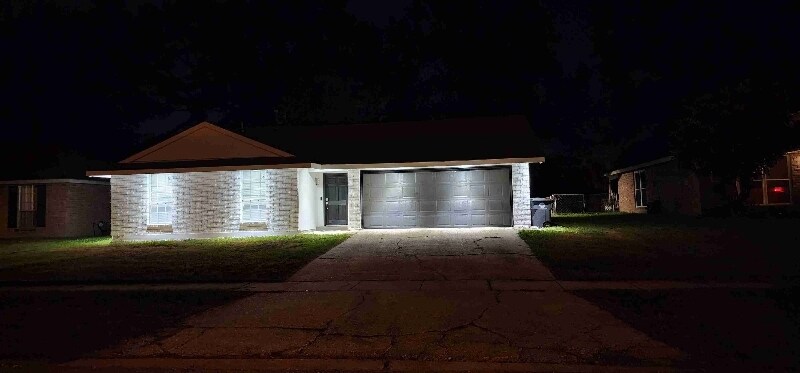 Building Photo - 15437 Jester Ave