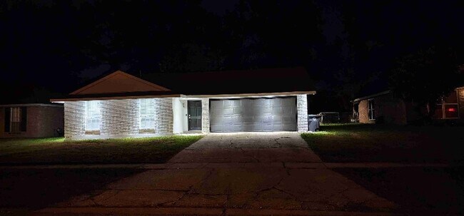 Building Photo - 15437 Jester Ave
