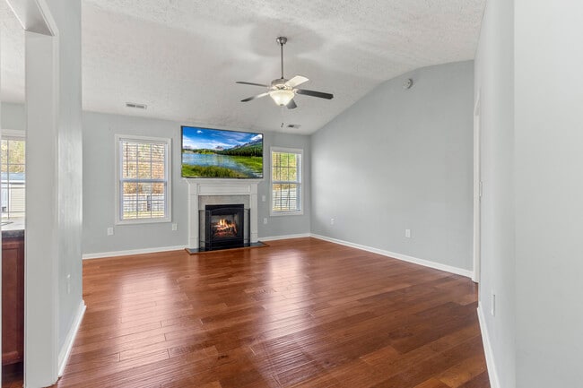 Building Photo - 2842 Weathersby Dr