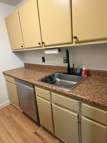 Building Photo - 392 S Main St