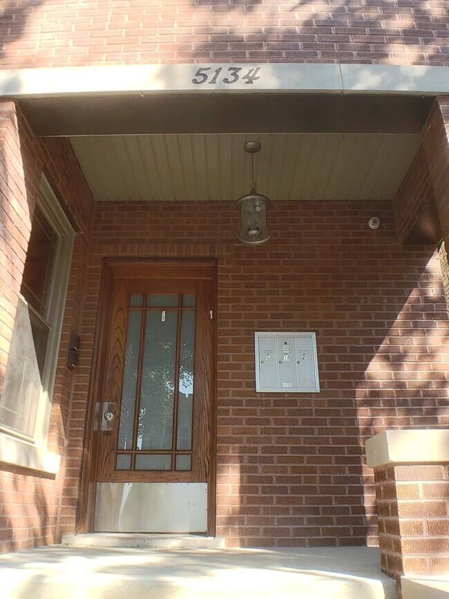 Building Photo - 5134 W Henderson St