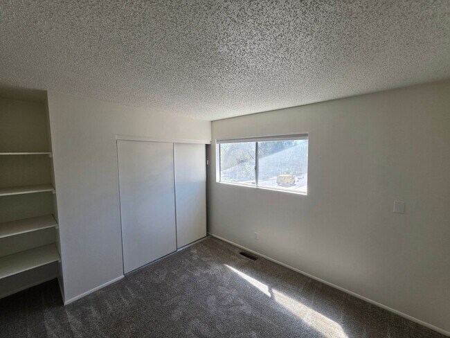 Building Photo - 3885 N Fanning Dr