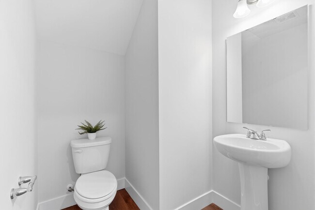 Building Photo - Beautiful 3 Bedroom 2.5 Bath Townhome in East Main Meadows