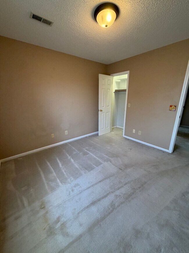Building Photo - Prime Location in Half Mile Lake, Greenville, SC