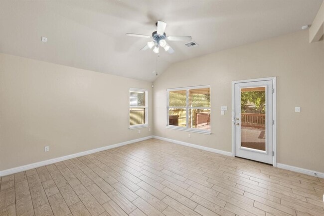 Building Photo - 10409 Yellowstone Dr