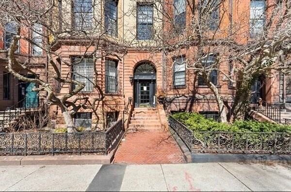 Building Photo - 231 Commonwealth Ave