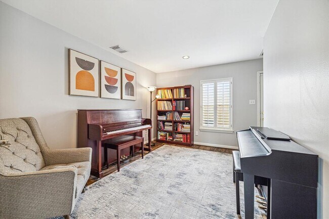 Building Photo - 1213 Oneil St